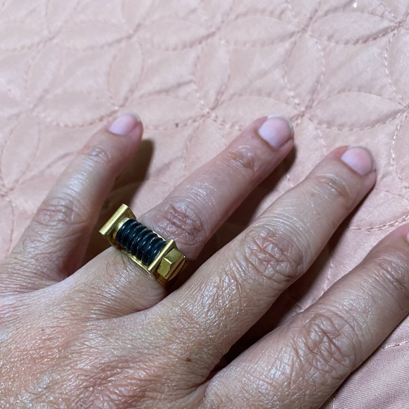 A unique spin on a ring! - Picture 9 of 11